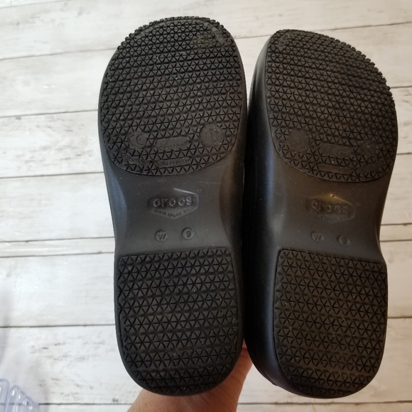 Crocs Neria Leopard Print Slip Resistant Work Clogs - Picture 10 of 15